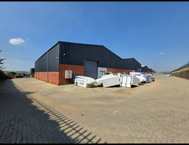1,214M² WAREHOUSE TO LET IN COSMO BUSINESS PARK